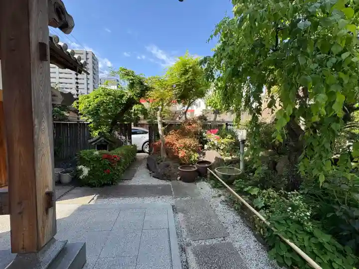天性寺の{uncategorized: "未分類", other: "その他", undefined: "問題あり", building: "その他建物", grave: "お墓", sacred_gate: "鳥居", guardian: "狛犬", statue: "像", buddha: "仏像", history: "歴史", nature: "自然", garden: "庭園", animal: "動物", pagoda: "塔", temizu: "手水舎", mountain_gate: "山門・神門", sanctuary: "本殿・本堂", subordinate: "末社・摂社", art: "芸術", scenery: "景色", jizo: "地蔵", ema: "絵馬", goshuin: "御朱印", omikuji: "おみくじ", items: "授与品その他", amulet: "お守り", goshuincho: "御朱印帳", eats: "食事", festival: "お祭り", votive_dance: "神楽", shichigosan: "七五三参", wedding: "結婚式", experience: "体験その他", initially: "初詣", around: "周辺", anti_infection: "感染症対策"}