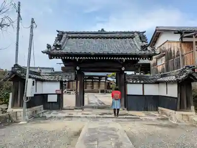 真照寺の山門・神門