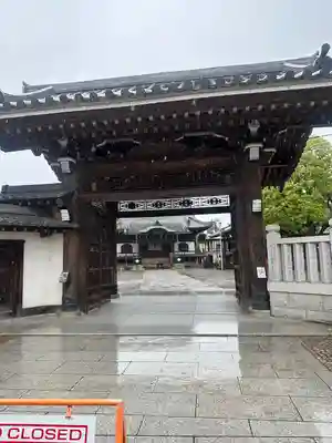 題経寺（柴又帝釈天）の山門・神門