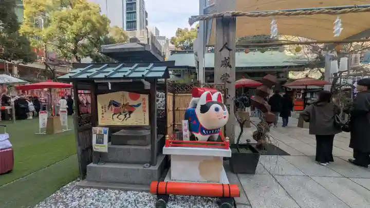 露天神社(お初天神)の{uncategorized: "未分類", other: "その他", undefined: "問題あり", building: "その他建物", grave: "お墓", sacred_gate: "鳥居", guardian: "狛犬", statue: "像", buddha: "仏像", history: "歴史", nature: "自然", garden: "庭園", animal: "動物", pagoda: "塔", temizu: "手水舎", mountain_gate: "山門・神門", sanctuary: "本殿・本堂", subordinate: "末社・摂社", art: "芸術", scenery: "景色", jizo: "地蔵", ema: "絵馬", goshuin: "御朱印", omikuji: "おみくじ", items: "授与品その他", amulet: "お守り", goshuincho: "御朱印帳", eats: "食事", festival: "お祭り", votive_dance: "神楽", shichigosan: "七五三参", wedding: "結婚式", experience: "体験その他", initially: "初詣", around: "周辺", anti_infection: "感染症対策"}