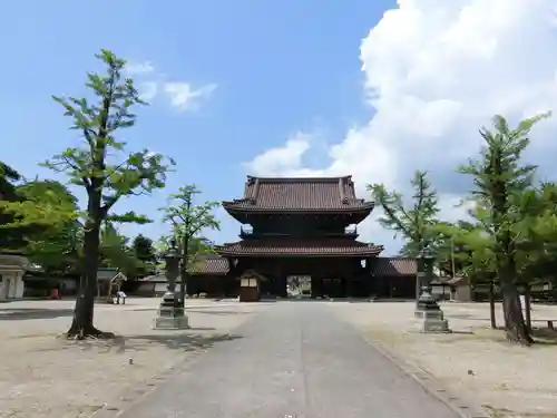 井波別院瑞泉寺の山門・神門