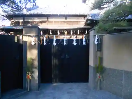 妙法教会の山門・神門