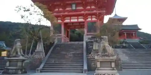 清水寺の山門・神門
