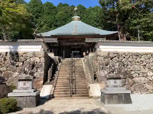 法楽寺の本殿・本堂