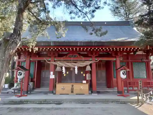 生島足島神社の本殿・本堂