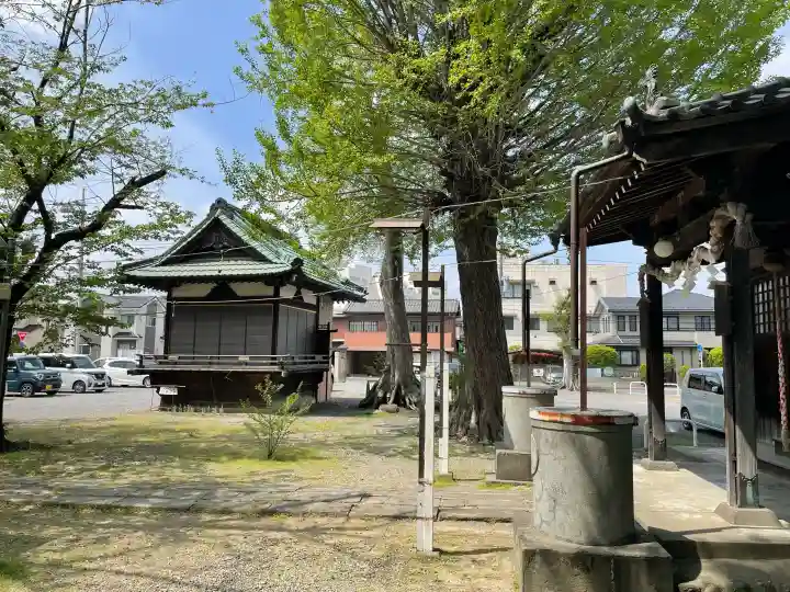 千形神社の{uncategorized: "未分類", other: "その他", undefined: "問題あり", building: "その他建物", grave: "お墓", sacred_gate: "鳥居", guardian: "狛犬", statue: "像", buddha: "仏像", history: "歴史", nature: "自然", garden: "庭園", animal: "動物", pagoda: "塔", temizu: "手水舎", mountain_gate: "山門・神門", sanctuary: "本殿・本堂", subordinate: "末社・摂社", art: "芸術", scenery: "景色", jizo: "地蔵", ema: "絵馬", goshuin: "御朱印", omikuji: "おみくじ", items: "授与品その他", amulet: "お守り", goshuincho: "御朱印帳", eats: "食事", festival: "お祭り", votive_dance: "神楽", shichigosan: "七五三参", wedding: "結婚式", experience: "体験その他", initially: "初詣", around: "周辺", anti_infection: "感染症対策"}