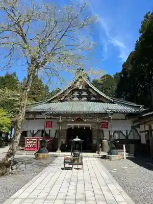 身延山奥之院思親閣の{uncategorized: "未分類", other: "その他", undefined: "問題あり", building: "その他建物", grave: "お墓", sacred_gate: "鳥居", guardian: "狛犬", statue: "像", buddha: "仏像", history: "歴史", nature: "自然", garden: "庭園", animal: "動物", pagoda: "塔", temizu: "手水舎", mountain_gate: "山門・神門", sanctuary: "本殿・本堂", subordinate: "末社・摂社", art: "芸術", scenery: "景色", jizo: "地蔵", ema: "絵馬", goshuin: "御朱印", omikuji: "おみくじ", items: "授与品その他", amulet: "お守り", goshuincho: "御朱印帳", eats: "食事", festival: "お祭り", votive_dance: "神楽", shichigosan: "七五三参", wedding: "結婚式", experience: "体験その他", initially: "初詣", around: "周辺", anti_infection: "感染症対策"}
