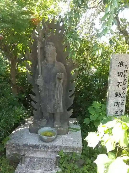 新宿不動堂の仏像