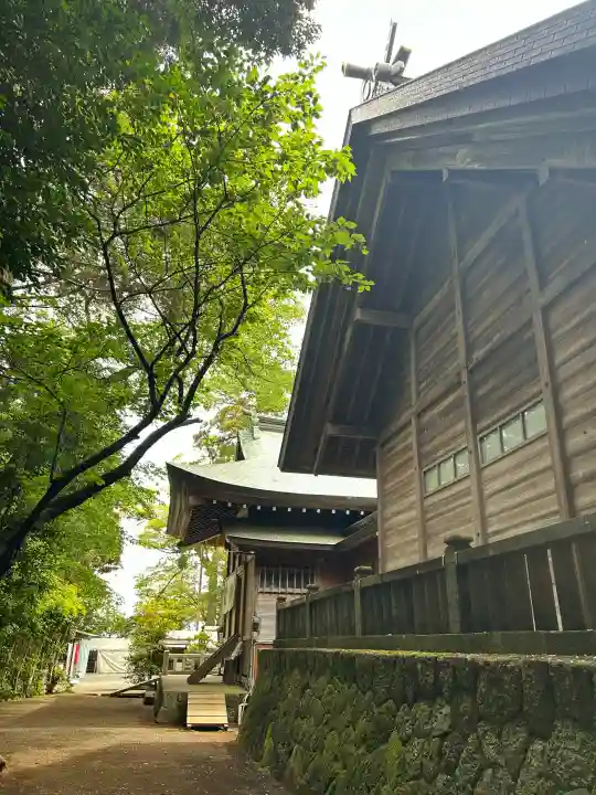 比々多神社の{uncategorized: "未分類", other: "その他", undefined: "問題あり", building: "その他建物", grave: "お墓", sacred_gate: "鳥居", guardian: "狛犬", statue: "像", buddha: "仏像", history: "歴史", nature: "自然", garden: "庭園", animal: "動物", pagoda: "塔", temizu: "手水舎", mountain_gate: "山門・神門", sanctuary: "本殿・本堂", subordinate: "末社・摂社", art: "芸術", scenery: "景色", jizo: "地蔵", ema: "絵馬", goshuin: "御朱印", omikuji: "おみくじ", items: "授与品その他", amulet: "お守り", goshuincho: "御朱印帳", eats: "食事", festival: "お祭り", votive_dance: "神楽", shichigosan: "七五三参", wedding: "結婚式", experience: "体験その他", initially: "初詣", around: "周辺", anti_infection: "感染症対策"}