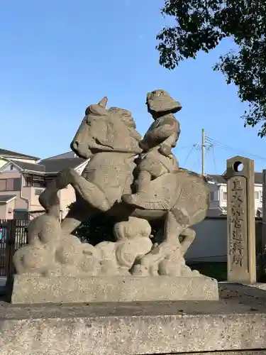 大津神社の像