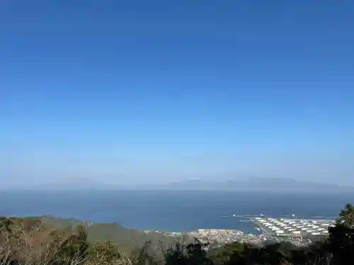 知覧町護国神社の{uncategorized: "未分類", other: "その他", undefined: "問題あり", building: "その他建物", grave: "お墓", sacred_gate: "鳥居", guardian: "狛犬", statue: "像", buddha: "仏像", history: "歴史", nature: "自然", garden: "庭園", animal: "動物", pagoda: "塔", temizu: "手水舎", mountain_gate: "山門・神門", sanctuary: "本殿・本堂", subordinate: "末社・摂社", art: "芸術", scenery: "景色", jizo: "地蔵", ema: "絵馬", goshuin: "御朱印", omikuji: "おみくじ", items: "授与品その他", amulet: "お守り", goshuincho: "御朱印帳", eats: "食事", festival: "お祭り", votive_dance: "神楽", shichigosan: "七五三参", wedding: "結婚式", experience: "体験その他", initially: "初詣", around: "周辺", anti_infection: "感染症対策"}