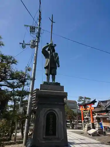 豊国神社の像