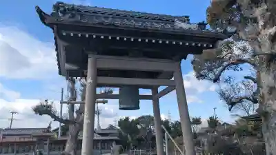 金蓮寺の{uncategorized: "未分類", other: "その他", undefined: "問題あり", building: "その他建物", grave: "お墓", sacred_gate: "鳥居", guardian: "狛犬", statue: "像", buddha: "仏像", history: "歴史", nature: "自然", garden: "庭園", animal: "動物", pagoda: "塔", temizu: "手水舎", mountain_gate: "山門・神門", sanctuary: "本殿・本堂", subordinate: "末社・摂社", art: "芸術", scenery: "景色", jizo: "地蔵", ema: "絵馬", goshuin: "御朱印", omikuji: "おみくじ", items: "授与品その他", amulet: "お守り", goshuincho: "御朱印帳", eats: "食事", festival: "お祭り", votive_dance: "神楽", shichigosan: "七五三参", wedding: "結婚式", experience: "体験その他", initially: "初詣", around: "周辺", anti_infection: "感染症対策"}