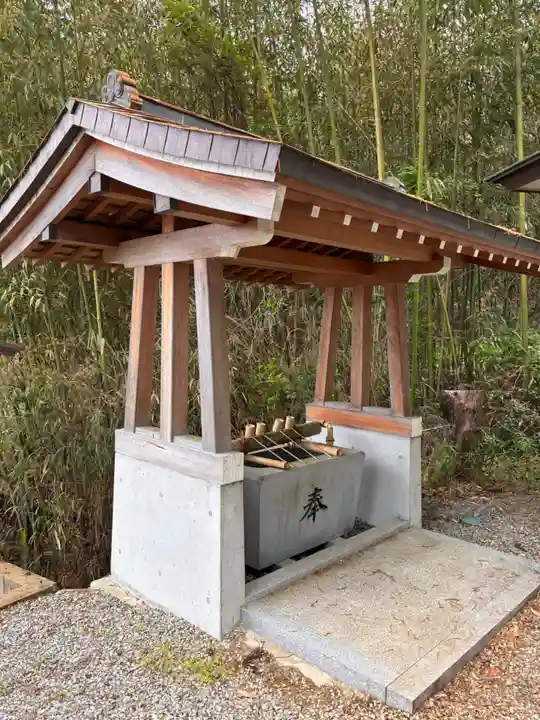 名来神社の手水舎