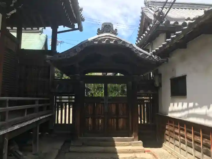 本興寺の山門・神門