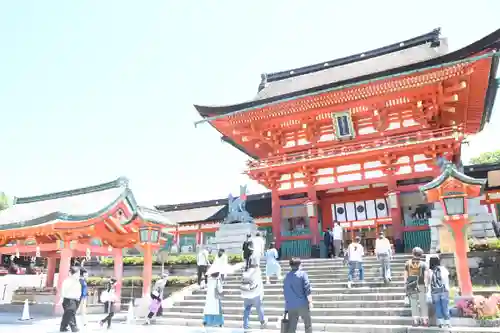 伏見稲荷大社の山門・神門