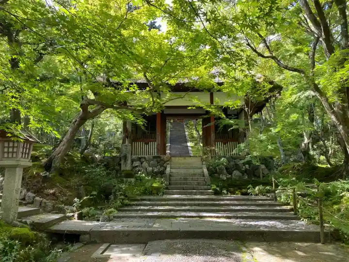 常寂光寺の山門・神門