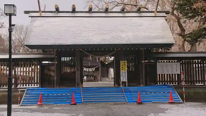千歳神社の山門・神門