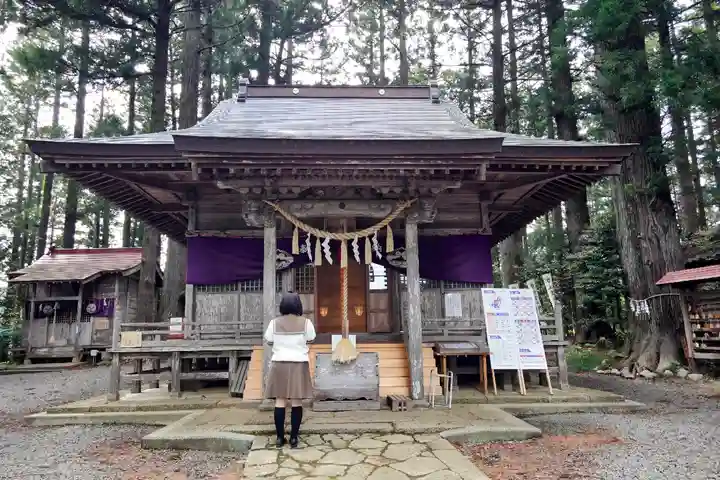 坪沼八幡神社の本殿・本堂