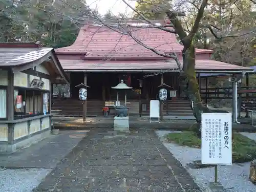 岩舟山高勝寺の本殿