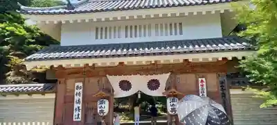 目の霊山　油山寺の山門・神門