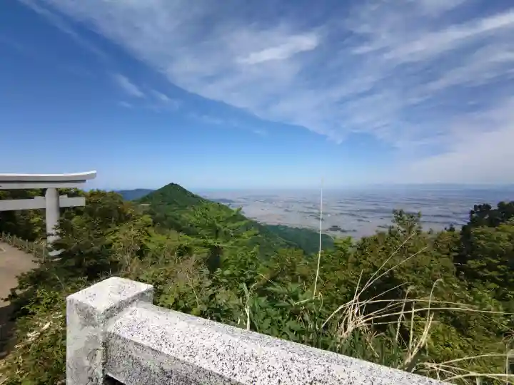 彌彦神社奥宮(御神廟)(新潟県)