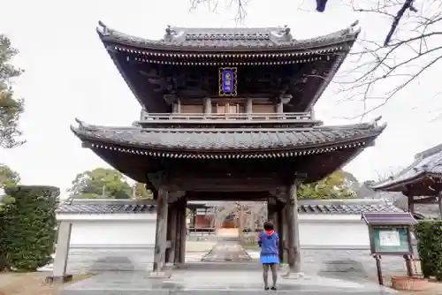 行福寺の山門