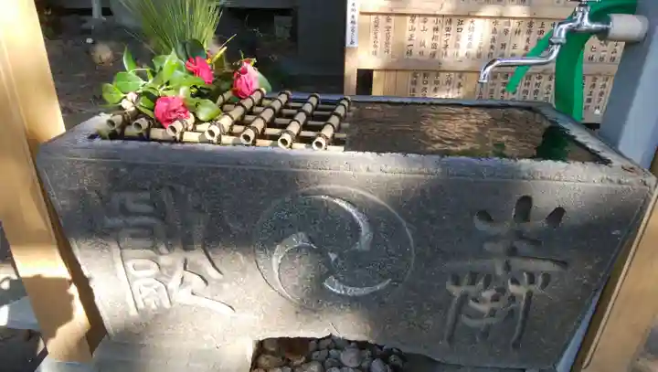 神明社の手水舎