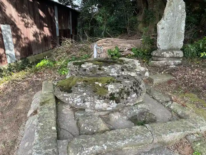 能義神社の{uncategorized: "未分類", other: "その他", undefined: "問題あり", building: "その他建物", grave: "お墓", sacred_gate: "鳥居", guardian: "狛犬", statue: "像", buddha: "仏像", history: "歴史", nature: "自然", garden: "庭園", animal: "動物", pagoda: "塔", temizu: "手水舎", mountain_gate: "山門・神門", sanctuary: "本殿・本堂", subordinate: "末社・摂社", art: "芸術", scenery: "景色", jizo: "地蔵", ema: "絵馬", goshuin: "御朱印", omikuji: "おみくじ", items: "授与品その他", amulet: "お守り", goshuincho: "御朱印帳", eats: "食事", festival: "お祭り", votive_dance: "神楽", shichigosan: "七五三参", wedding: "結婚式", experience: "体験その他", initially: "初詣", around: "周辺", anti_infection: "感染症対策"}