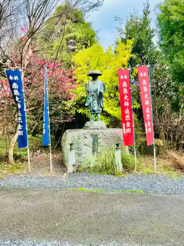 華藏寺(梅澤不動尊) の{uncategorized: "未分類", other: "その他", undefined: "問題あり", building: "その他建物", grave: "お墓", sacred_gate: "鳥居", guardian: "狛犬", statue: "像", buddha: "仏像", history: "歴史", nature: "自然", garden: "庭園", animal: "動物", pagoda: "塔", temizu: "手水舎", mountain_gate: "山門・神門", sanctuary: "本殿・本堂", subordinate: "末社・摂社", art: "芸術", scenery: "景色", jizo: "地蔵", ema: "絵馬", goshuin: "御朱印", omikuji: "おみくじ", items: "授与品その他", amulet: "お守り", goshuincho: "御朱印帳", eats: "食事", festival: "お祭り", votive_dance: "神楽", shichigosan: "七五三参", wedding: "結婚式", experience: "体験その他", initially: "初詣", around: "周辺", anti_infection: "感染症対策"}