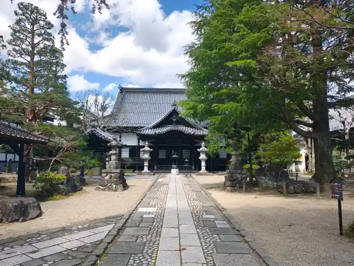 輪王寺の{uncategorized: "未分類", other: "その他", undefined: "問題あり", building: "その他建物", grave: "お墓", sacred_gate: "鳥居", guardian: "狛犬", statue: "像", buddha: "仏像", history: "歴史", nature: "自然", garden: "庭園", animal: "動物", pagoda: "塔", temizu: "手水舎", mountain_gate: "山門・神門", sanctuary: "本殿・本堂", subordinate: "末社・摂社", art: "芸術", scenery: "景色", jizo: "地蔵", ema: "絵馬", goshuin: "御朱印", omikuji: "おみくじ", items: "授与品その他", amulet: "お守り", goshuincho: "御朱印帳", eats: "食事", festival: "お祭り", votive_dance: "神楽", shichigosan: "七五三参", wedding: "結婚式", experience: "体験その他", initially: "初詣", around: "周辺", anti_infection: "感染症対策"}