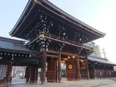 真清田神社の山門・神門