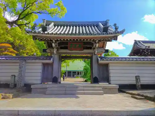 龍海院の山門