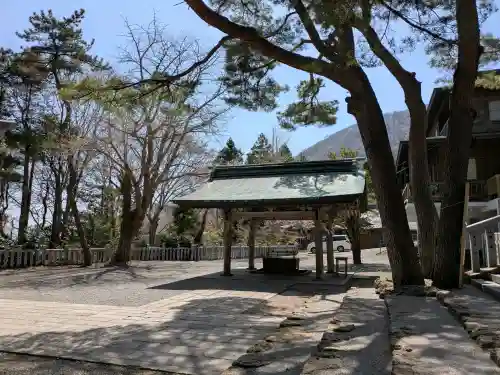 函館八幡宮の{uncategorized: "未分類", other: "その他", undefined: "問題あり", building: "その他建物", grave: "お墓", sacred_gate: "鳥居", guardian: "狛犬", statue: "像", buddha: "仏像", history: "歴史", nature: "自然", garden: "庭園", animal: "動物", pagoda: "塔", temizu: "手水舎", mountain_gate: "山門・神門", sanctuary: "本殿・本堂", subordinate: "末社・摂社", art: "芸術", scenery: "景色", jizo: "地蔵", ema: "絵馬", goshuin: "御朱印", omikuji: "おみくじ", items: "授与品その他", amulet: "お守り", goshuincho: "御朱印帳", eats: "食事", festival: "お祭り", votive_dance: "神楽", shichigosan: "七五三参", wedding: "結婚式", experience: "体験その他", initially: "初詣", around: "周辺", anti_infection: "感染症対策"}