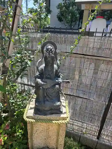 駒込妙義神社の{uncategorized: "未分類", other: "その他", undefined: "問題あり", building: "その他建物", grave: "お墓", sacred_gate: "鳥居", guardian: "狛犬", statue: "像", buddha: "仏像", history: "歴史", nature: "自然", garden: "庭園", animal: "動物", pagoda: "塔", temizu: "手水舎", mountain_gate: "山門・神門", sanctuary: "本殿・本堂", subordinate: "末社・摂社", art: "芸術", scenery: "景色", jizo: "地蔵", ema: "絵馬", goshuin: "御朱印", omikuji: "おみくじ", items: "授与品その他", amulet: "お守り", goshuincho: "御朱印帳", eats: "食事", festival: "お祭り", votive_dance: "神楽", shichigosan: "七五三参", wedding: "結婚式", experience: "体験その他", initially: "初詣", around: "周辺", anti_infection: "感染症対策"}