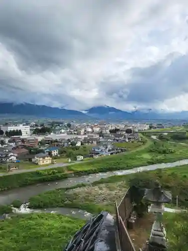 差出磯大嶽山神社 仕事と健康と厄よけの神さまの景色