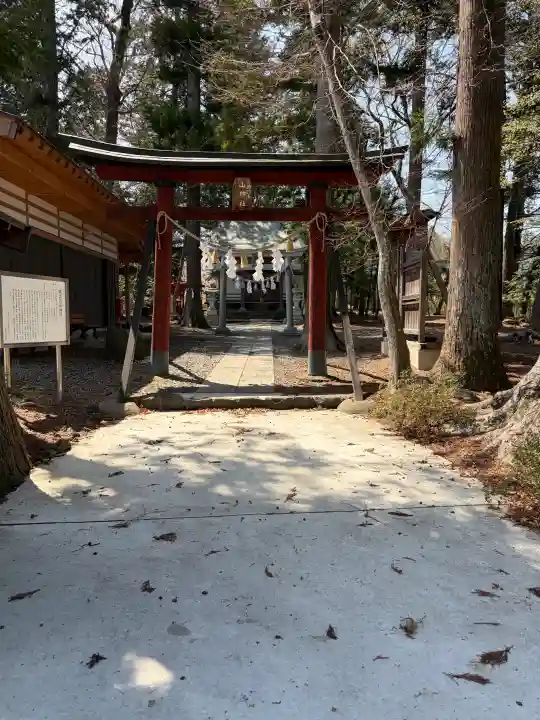 諏訪内山神社の{uncategorized: "未分類", other: "その他", undefined: "問題あり", building: "その他建物", grave: "お墓", sacred_gate: "鳥居", guardian: "狛犬", statue: "像", buddha: "仏像", history: "歴史", nature: "自然", garden: "庭園", animal: "動物", pagoda: "塔", temizu: "手水舎", mountain_gate: "山門・神門", sanctuary: "本殿・本堂", subordinate: "末社・摂社", art: "芸術", scenery: "景色", jizo: "地蔵", ema: "絵馬", goshuin: "御朱印", omikuji: "おみくじ", items: "授与品その他", amulet: "お守り", goshuincho: "御朱印帳", eats: "食事", festival: "お祭り", votive_dance: "神楽", shichigosan: "七五三参", wedding: "結婚式", experience: "体験その他", initially: "初詣", around: "周辺", anti_infection: "感染症対策"}