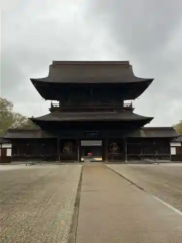 瑞龍寺の{uncategorized: "未分類", other: "その他", undefined: "問題あり", building: "その他建物", grave: "お墓", sacred_gate: "鳥居", guardian: "狛犬", statue: "像", buddha: "仏像", history: "歴史", nature: "自然", garden: "庭園", animal: "動物", pagoda: "塔", temizu: "手水舎", mountain_gate: "山門・神門", sanctuary: "本殿・本堂", subordinate: "末社・摂社", art: "芸術", scenery: "景色", jizo: "地蔵", ema: "絵馬", goshuin: "御朱印", omikuji: "おみくじ", items: "授与品その他", amulet: "お守り", goshuincho: "御朱印帳", eats: "食事", festival: "お祭り", votive_dance: "神楽", shichigosan: "七五三参", wedding: "結婚式", experience: "体験その他", initially: "初詣", around: "周辺", anti_infection: "感染症対策"}