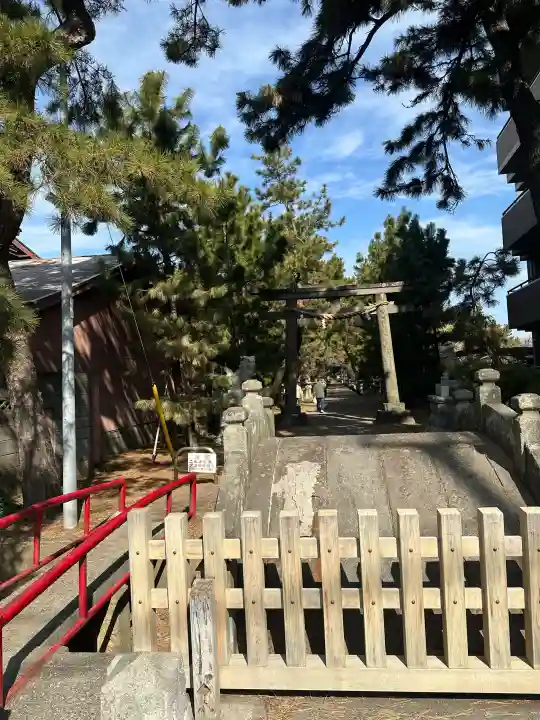 鶴嶺八幡宮の{uncategorized: "未分類", other: "その他", undefined: "問題あり", building: "その他建物", grave: "お墓", sacred_gate: "鳥居", guardian: "狛犬", statue: "像", buddha: "仏像", history: "歴史", nature: "自然", garden: "庭園", animal: "動物", pagoda: "塔", temizu: "手水舎", mountain_gate: "山門・神門", sanctuary: "本殿・本堂", subordinate: "末社・摂社", art: "芸術", scenery: "景色", jizo: "地蔵", ema: "絵馬", goshuin: "御朱印", omikuji: "おみくじ", items: "授与品その他", amulet: "お守り", goshuincho: "御朱印帳", eats: "食事", festival: "お祭り", votive_dance: "神楽", shichigosan: "七五三参", wedding: "結婚式", experience: "体験その他", initially: "初詣", around: "周辺", anti_infection: "感染症対策"}