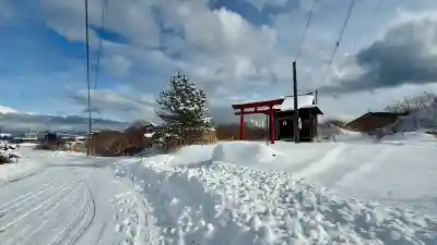 出来澗稲荷神社の{uncategorized: "未分類", other: "その他", undefined: "問題あり", building: "その他建物", grave: "お墓", sacred_gate: "鳥居", guardian: "狛犬", statue: "像", buddha: "仏像", history: "歴史", nature: "自然", garden: "庭園", animal: "動物", pagoda: "塔", temizu: "手水舎", mountain_gate: "山門・神門", sanctuary: "本殿・本堂", subordinate: "末社・摂社", art: "芸術", scenery: "景色", jizo: "地蔵", ema: "絵馬", goshuin: "御朱印", omikuji: "おみくじ", items: "授与品その他", amulet: "お守り", goshuincho: "御朱印帳", eats: "食事", festival: "お祭り", votive_dance: "神楽", shichigosan: "七五三参", wedding: "結婚式", experience: "体験その他", initially: "初詣", around: "周辺", anti_infection: "感染症対策"}