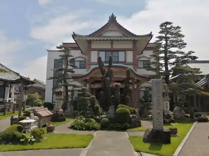 斉年寺の本殿・本堂