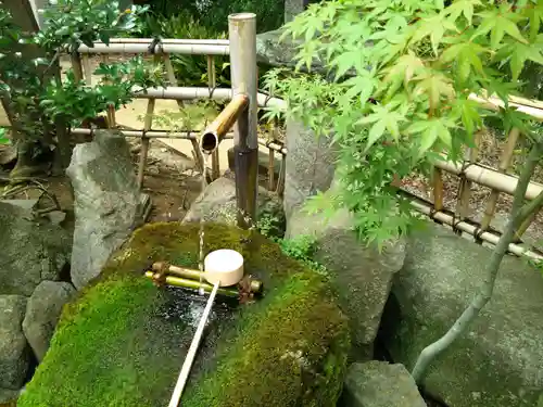 紅葉八幡宮の手水舎