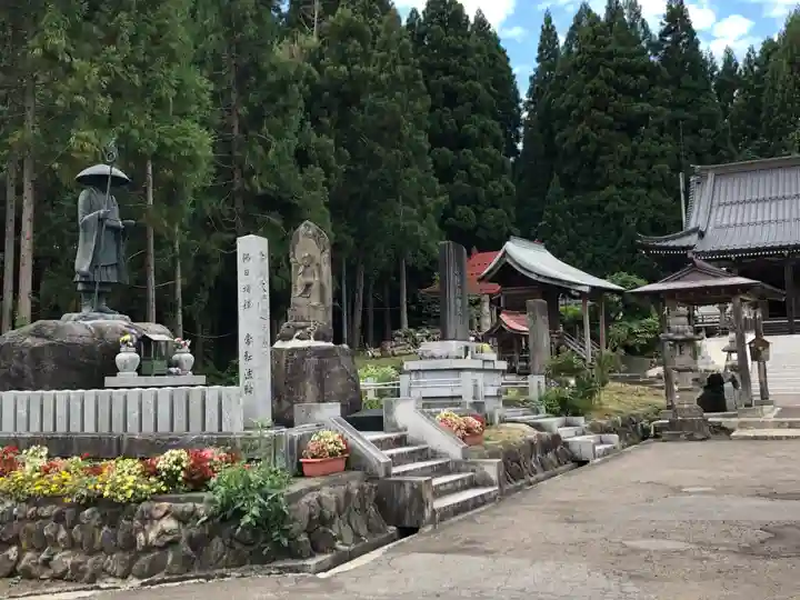 国上寺の像
