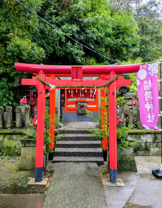 福徳稲荷神社 (海南神社境内社)の{uncategorized: "未分類", other: "その他", undefined: "問題あり", building: "その他建物", grave: "お墓", sacred_gate: "鳥居", guardian: "狛犬", statue: "像", buddha: "仏像", history: "歴史", nature: "自然", garden: "庭園", animal: "動物", pagoda: "塔", temizu: "手水舎", mountain_gate: "山門・神門", sanctuary: "本殿・本堂", subordinate: "末社・摂社", art: "芸術", scenery: "景色", jizo: "地蔵", ema: "絵馬", goshuin: "御朱印", omikuji: "おみくじ", items: "授与品その他", amulet: "お守り", goshuincho: "御朱印帳", eats: "食事", festival: "お祭り", votive_dance: "神楽", shichigosan: "七五三参", wedding: "結婚式", experience: "体験その他", initially: "初詣", around: "周辺", anti_infection: "感染症対策"}