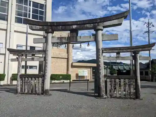 三輪神社の鳥居