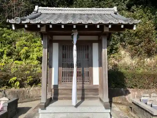 安吉神社の{uncategorized: "未分類", other: "その他", undefined: "問題あり", building: "その他建物", grave: "お墓", sacred_gate: "鳥居", guardian: "狛犬", statue: "像", buddha: "仏像", history: "歴史", nature: "自然", garden: "庭園", animal: "動物", pagoda: "塔", temizu: "手水舎", mountain_gate: "山門・神門", sanctuary: "本殿・本堂", subordinate: "末社・摂社", art: "芸術", scenery: "景色", jizo: "地蔵", ema: "絵馬", goshuin: "御朱印", omikuji: "おみくじ", items: "授与品その他", amulet: "お守り", goshuincho: "御朱印帳", eats: "食事", festival: "お祭り", votive_dance: "神楽", shichigosan: "七五三参", wedding: "結婚式", experience: "体験その他", initially: "初詣", around: "周辺", anti_infection: "感染症対策"}