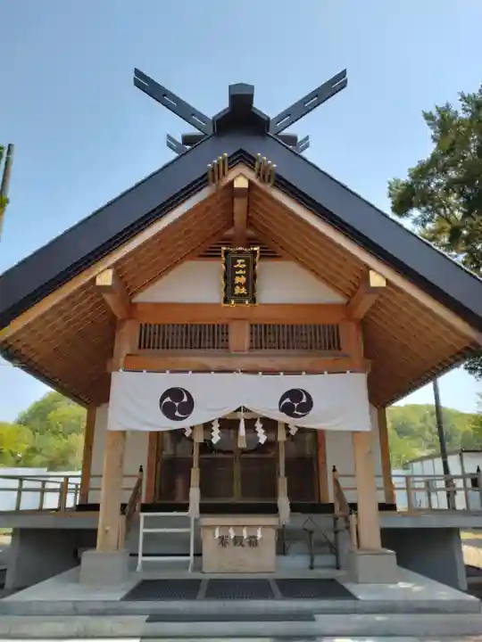 石山神社の本殿・本堂