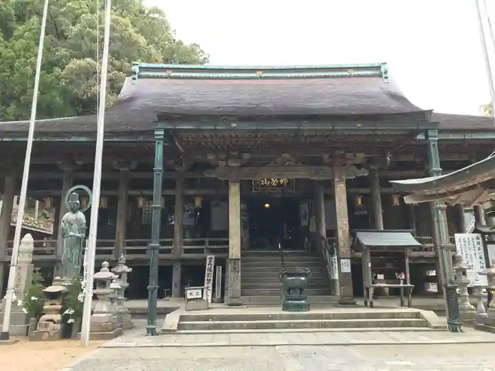 青岸渡寺の本殿・本堂
