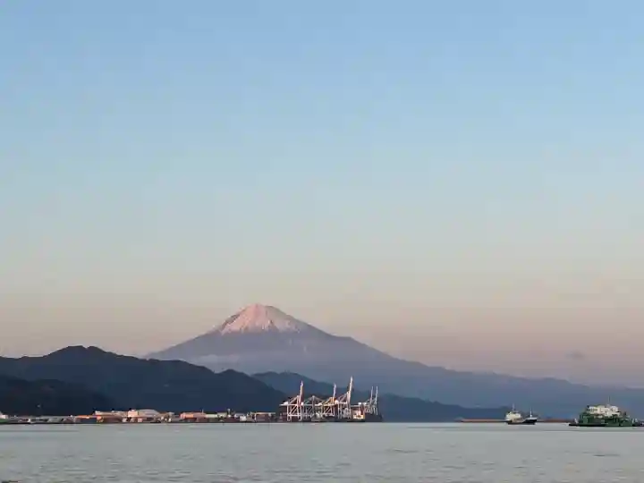 静岡浅間神社の{uncategorized: "未分類", other: "その他", undefined: "問題あり", building: "その他建物", grave: "お墓", sacred_gate: "鳥居", guardian: "狛犬", statue: "像", buddha: "仏像", history: "歴史", nature: "自然", garden: "庭園", animal: "動物", pagoda: "塔", temizu: "手水舎", mountain_gate: "山門・神門", sanctuary: "本殿・本堂", subordinate: "末社・摂社", art: "芸術", scenery: "景色", jizo: "地蔵", ema: "絵馬", goshuin: "御朱印", omikuji: "おみくじ", items: "授与品その他", amulet: "お守り", goshuincho: "御朱印帳", eats: "食事", festival: "お祭り", votive_dance: "神楽", shichigosan: "七五三参", wedding: "結婚式", experience: "体験その他", initially: "初詣", around: "周辺", anti_infection: "感染症対策"}