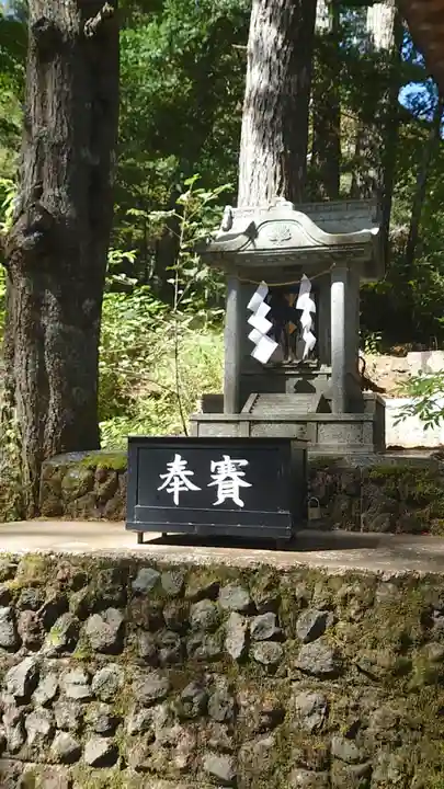 新屋山神社奥宮(山梨県)